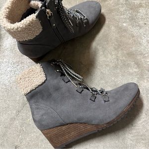 Dr. Scholls Womens Charmer Wedge Booties Gray Faux Shearling Ankle Lace Up 9